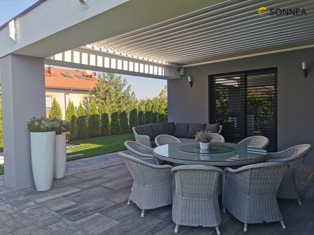 Lamelová pergola osazená do stavebního prstence