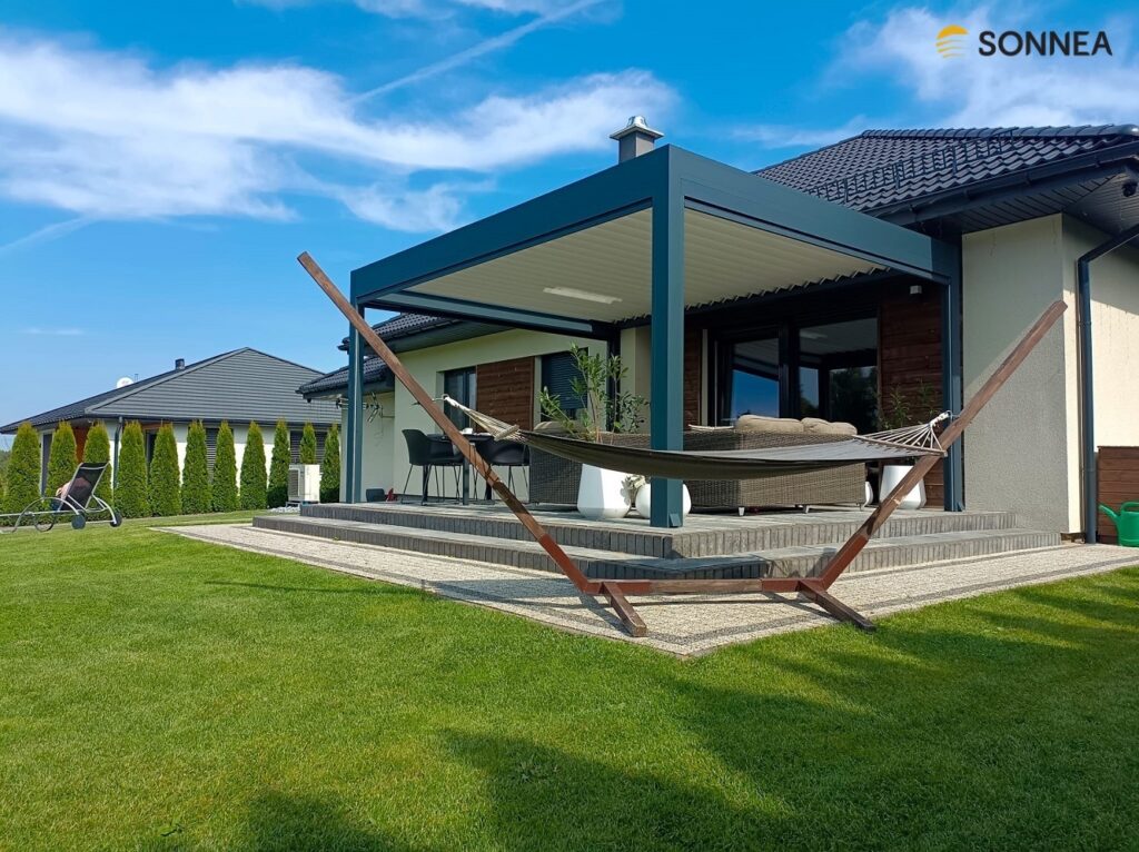 Lamelová pergola s roletami Screen ZIP