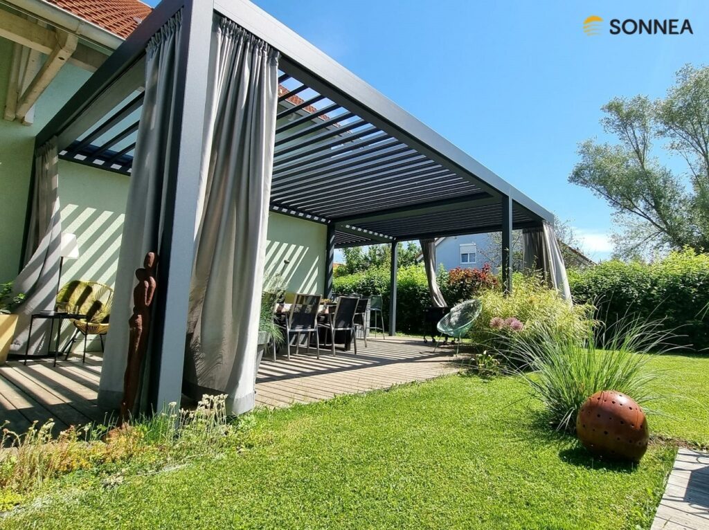 Třímodulová lamelová pergola